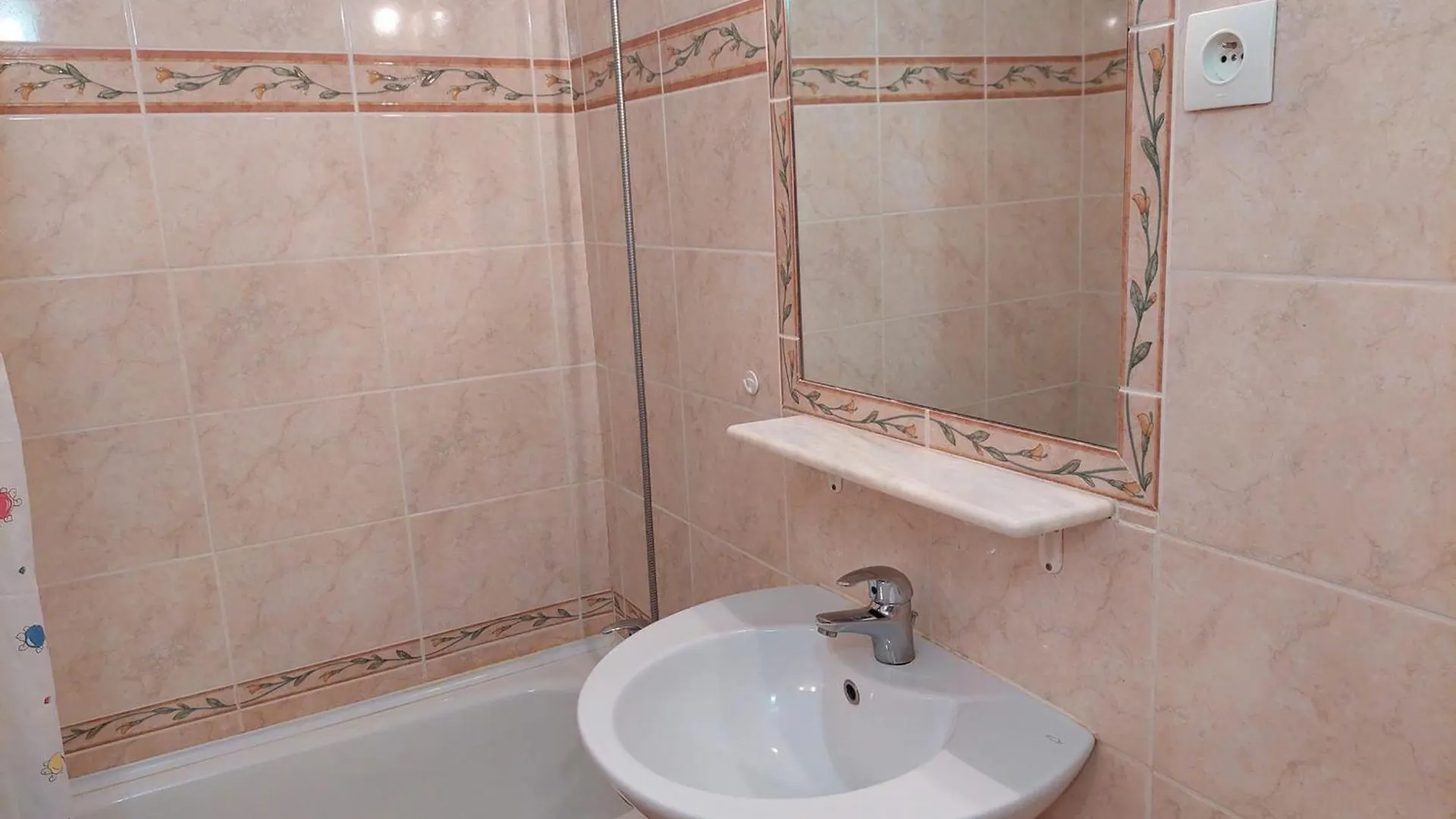 Studio Pour 2 Avec Balcon, Wifi Et Parking A Brides-Les-Bains - Fr-1-512-226 Apartment
